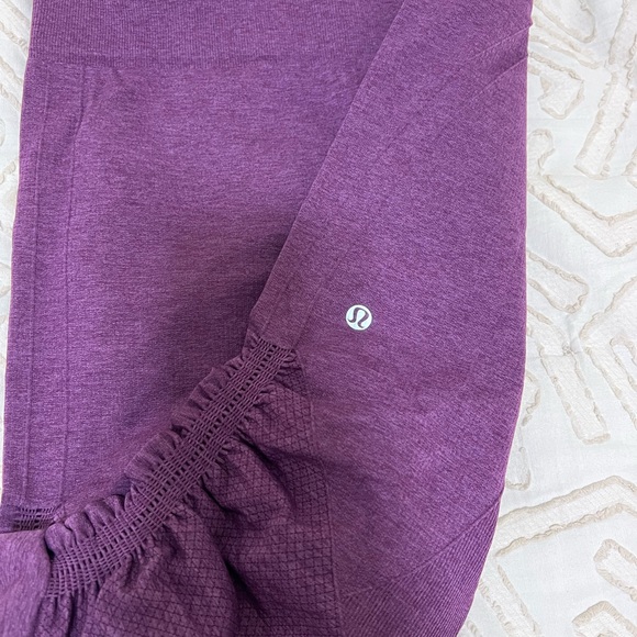 Lululemon flow crop size 6 knee length plum colour - Picture 7 of 8